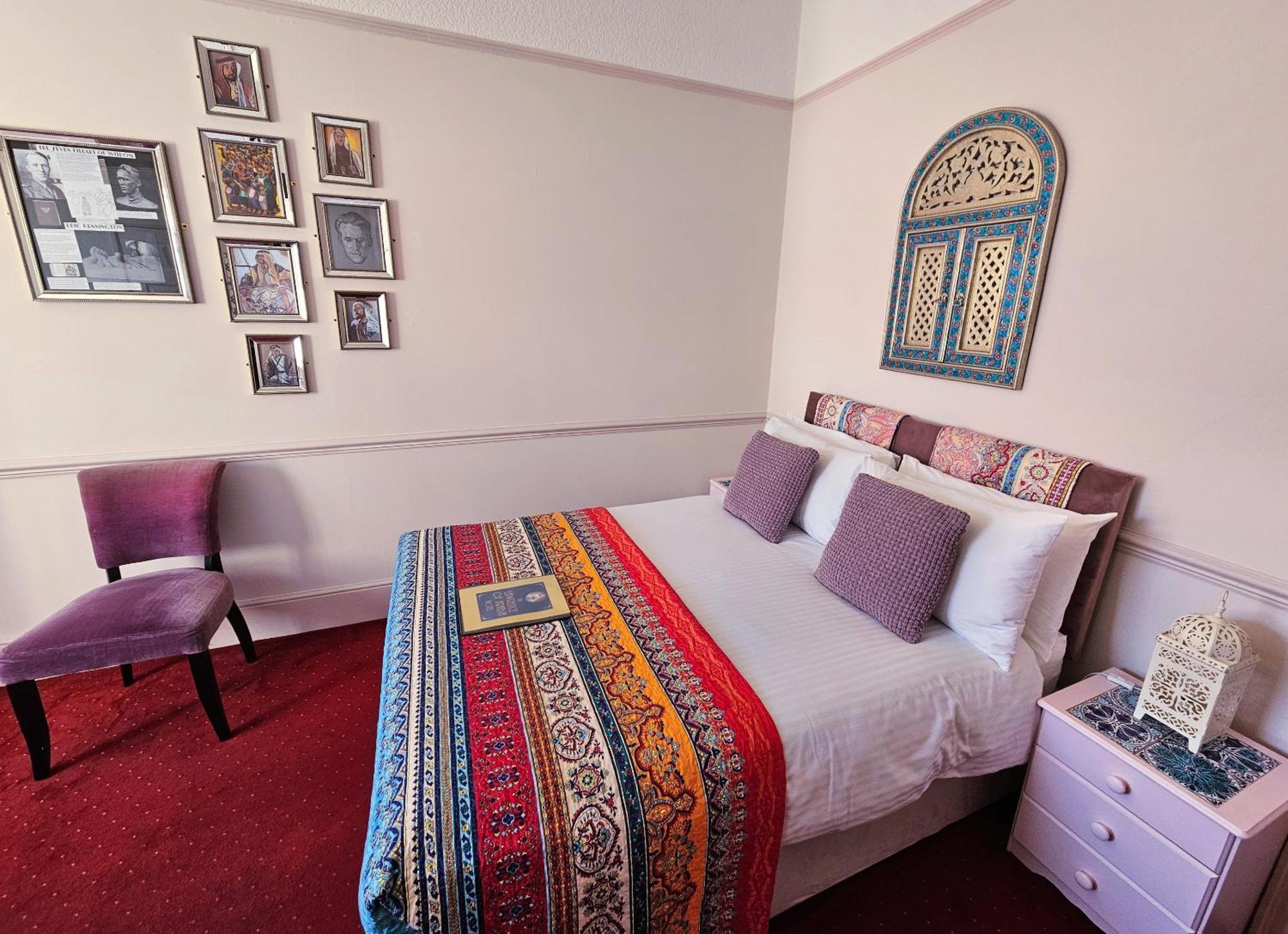 The Lawrence Of Arabia Hotel Weymouth Room photo